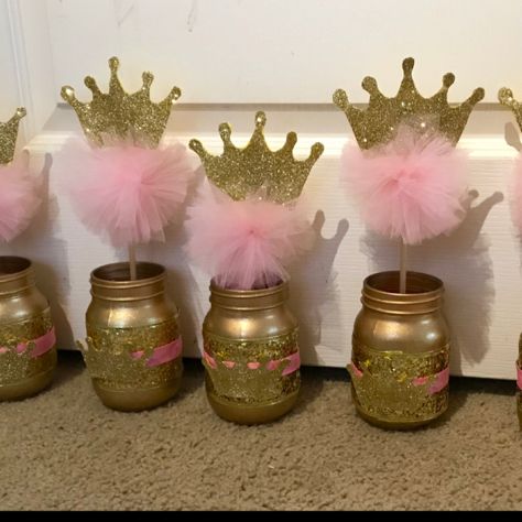 Handmade pink and gold Princess mason jar centerpieces. Gold Pink Centerpieces, Princess Theme Centerpieces Diy, Princess Centerpieces, Girl Bday Party, Jar Centerpieces, Golden Birthday, Mason Jar Centerpieces, Princess Theme, Baby Shower Princess