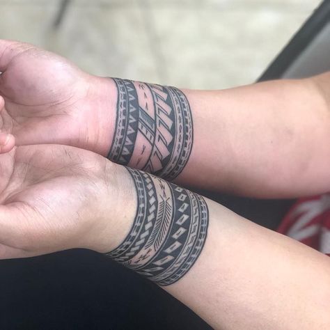 Samoan Ankle Tattoo, Wrist Band Tattoo, Band Tattoos For Men, Tatto Boys, Polynesian Tattoos Women, Left Arm Tattoos, Tattoo Man, Band Tattoos, Armband Tattoos