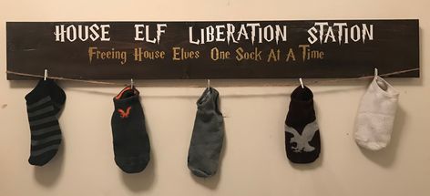 Harry Potter House Elf missing sock holder Missing Sock Sign, Harry Potter Laundry Room Ideas, Missing Socks Diy Ideas, Harry Potter Laundry Room, Harry Potter House Elf, Room Decor Harry Potter, Missing Socks Sign, Harry Potter Cloak, Harry Potter Wall Decor