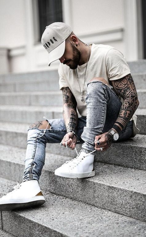 10 Tips To Style Baseball Caps The Right Way Urban Fashion Girls, Mens Fashion Swag, Urban Fashion Photography, Urban Wear Women, Craig Mcdean, Mens Photoshoot Poses, Men With Street Style, Men Photoshoot, Streetwear Mode