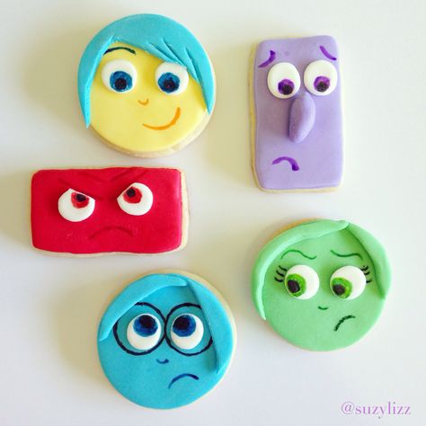 Inside Out Cookies Decorated, Inside Out Cookies, Inside Out Cake, Decorate Sugar Cookies, Cartoon Cupcakes, Movie Inside Out, Disney Cookies, Easy Holiday Recipes, Cookie Tutorials