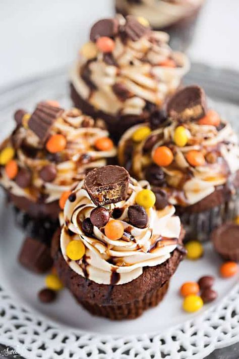 Reeses Peanut Butter Cupcake, Reese Peanut Butter Cupcakes, Specialty Cupcakes Ideas, Reese Cup Cupcakes, Reese’s Peanut Butter Cupcakes, Reese’s Cupcakes, Specialty Cupcakes Recipes, Reeses Cupcake, Reese Cupcakes