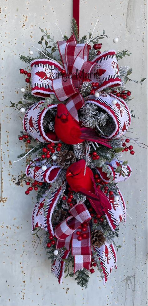 Love the berries. You could cut a wire wreath in half and make 2 of these. Winter Swag, Accent Wall Ideas, Christmas Decorations Centerpiece, Farmhouse Christmas Ornaments, Holiday Wreaths Diy, Christmas Flower Arrangements, Wreaths Christmas, Christmas Floral Arrangements, Christmas Wreaths To Make