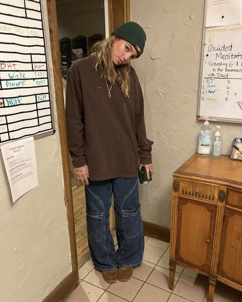 Flagstaff Winter Outfits, Rei Employee Outfit, Mid90s Clothes, Tan Curdory Pants Outfit, Athletic Masc Outfits, Tired Mom Outfit, Cool Skater Outfits, Winter Crunchy Outfits, Granola Layering Outfits