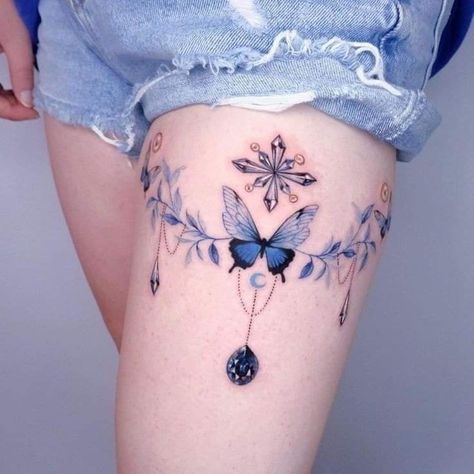 Tato Phoenix, Butterfly Tattoos For Women, Muster Tattoos, Geniale Tattoos, Tatuaje A Color, Thigh Tattoos Women, Cute Tattoos For Women, Discreet Tattoos, Elegant Tattoos