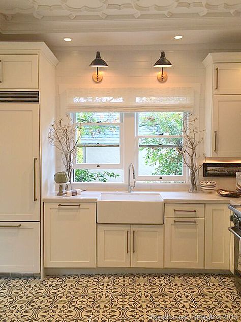 image Lighting Above Sink, Above Kitchen Sink, Kitchen Sink Lighting, Craftsman Kitchen, Kitchen Wall Lights, Casa Country, Sink Design, Kitchen Lighting Fixtures, Farmhouse Style Kitchen