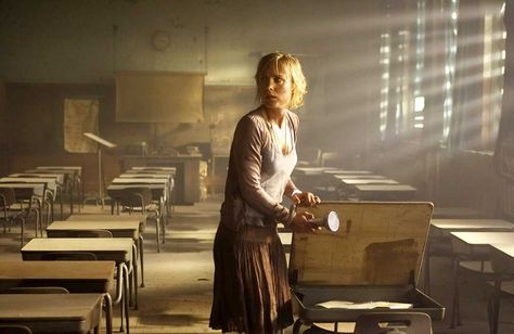 Silent Hill - Radha Mitchell - Rose Da Silva Silent Hill Film, Silent Hill Movie, Silent Hill 2006, Tank Top And Skirt, Radha Mitchell, Stranger Things Outfit, Character Change, Scary Games, Horror Video Games