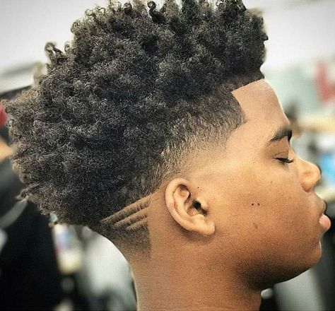 Nappy Taper Bart Styles, Black Haircut Styles, Hair Sponge, Fade Haircut Styles, Black Boys Haircuts, Drop Fade Haircut, Black Hair Cuts, Curly Hair Fade, Hairstyle Men