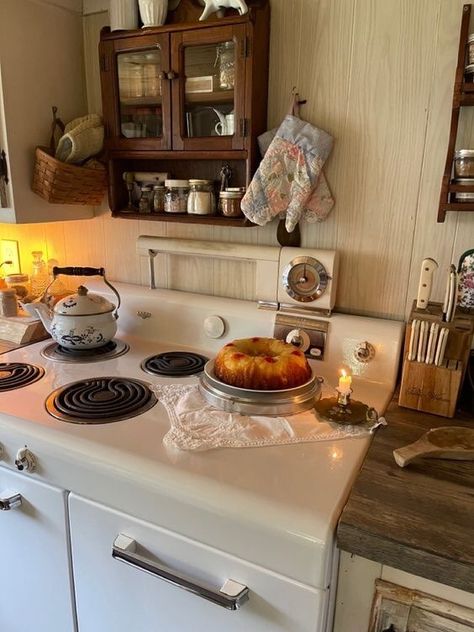 Small Kitchen Cottagecore, Baking Kitchen Aesthetic, Vintage Homestead Aesthetic, Old Kitchen Aesthetic, Old Fashion Kitchen Ideas, Old Home Aesthetic, Cottage In The Woods Aesthetic, Cottage Kitchen Window, Cottage Kitchen Aesthetic