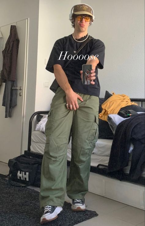 Summertime Outfits Men, Green Dickies Pants Outfit, Green Cargo Pants Outfit Street Style, Guy Street Wear, Dickies Outfits Men, Dr Martens Men Outfit, Outfit Hombre Casual, Nike Outfits Men, Olive Pants Outfit