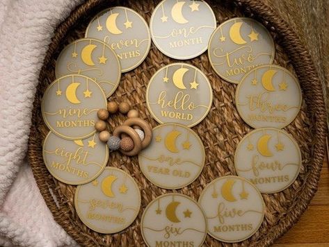 Cherishing Baby's Milestones: Milestone Cards Set for New Parents Baby Footprints Christmas, Acrylic Rounds, Baby Handprint Art, Baby Handprint Crafts, Milestone Discs, Idee Cricut, Milestone Stickers, Cricut Baby, Moon Baby Shower