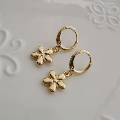 Gold Flower Earrings Dangle, Real Earrings, Cute Gold Earrings, Cute Dangle Earrings, Earring Simple, Earrings Dangle Simple, Earring Hoop, Nice Jewelry, Earrings Everyday