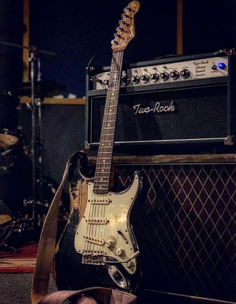 Rock Guitar Aesthetic, Aesthetic Guitar, Guitar Aesthetic, Guitar Fender, Guitar Rig, Stratocaster Guitar, Guitar Obsession, Guitar Photos, Music Inspiration