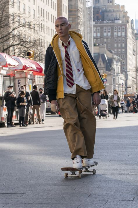 Isaak Presley, Skateboarding Fashion, Gossip Girl 2021, Evan Mock, Skate Outfit, Blue Oxford Shirt, Skateboard Fashion, School Series, Skate Style