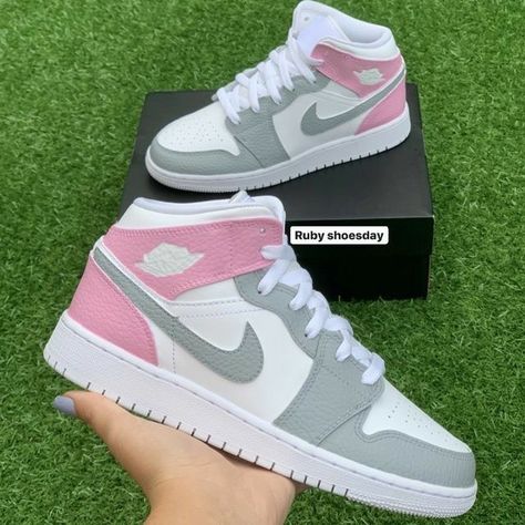 Customised Trainers, Jordan Pink, Nike Shoes Air Force, White Nike Shoes, Nike Shoes Girls, Dr Shoes, Jordan Shoes Girls, Preppy Shoes, Jordan Shoes Retro