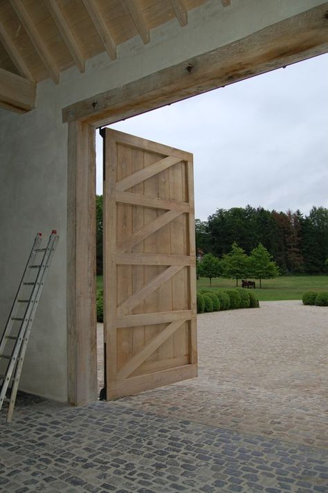 stunning entrance - would love this for a function hall.: Detail Arsitektur, Modern Garage Doors, Garage Door Types, Barn Renovation, Garage Door Design, Barn Garage, Modern Garage, Shed Doors, Barn Design