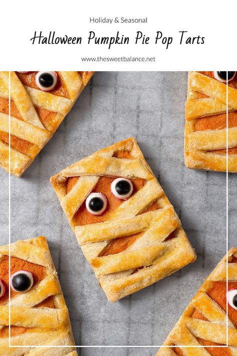 Halloween Pop Tarts, Halloween Pumpkin Pie, Halloween Bakes, Spooky Foods, Crust Designs, Halloween Themed Snacks, Tart Pie, Spooky Dinner, Pie Pastry