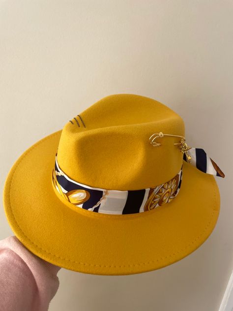 Fedora Hat Outfits, Classy Hats, Dope Hats, Painted Hats, Women Hats Fashion, Hat Accessories, Fall Hats, Elegant Hats, Fancy Hats