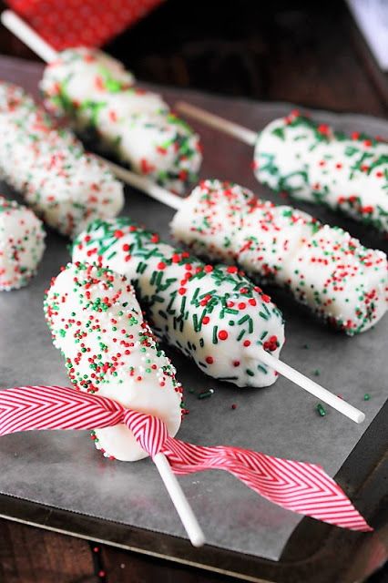 Aperitivos Para Baby Shower, Christmas White Chocolate, Homemade Christmas Desserts, Marshmallow Pops Recipe, Marshmallow Skewers, Bake Sale Treats, Christmas Dip, Christmas Candy Easy, Mini Caramel Apples