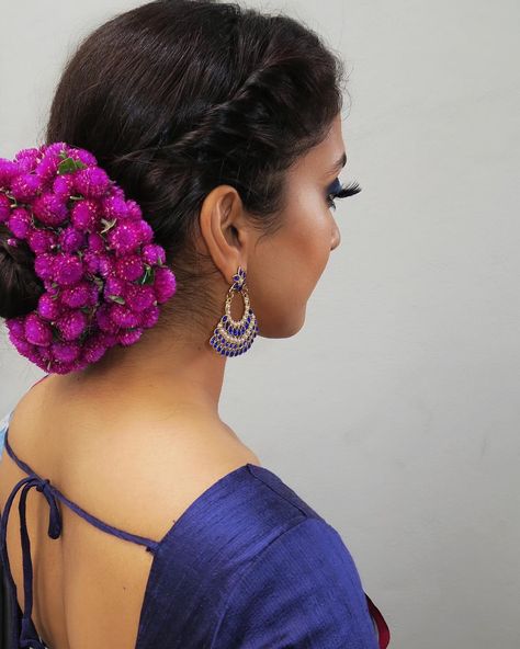 Step by step tutorial of this entire look is on my YouTube channel Saree @vacollections  Earrings @avaricouture Vithya Visvendra, Saree Hairstyle, Indian Bun Hairstyles, Fav Hairstyles, Bridal Hair Decorations, Bridal Hairstyle Indian Wedding, Hair Doo, Bridal Hair Accessories Flower, Saree Hairstyles