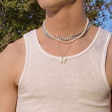 Pearl Chain Men, Men’s Pearls, Pearls Men Fashion, Necklace Men Outfit, Men Pearl Necklace Outfit, Pearl Men Necklace, Mens Pearls, Men With Pearls, Men Pearls