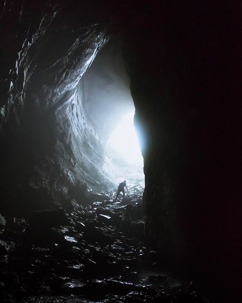 Plato Cave, Cave Allegory, Allegory Of The Cave, Environmental Portrait, Inspi Photo, Cave Photos, 5th Element, Dark Cave, Environmental Portraits