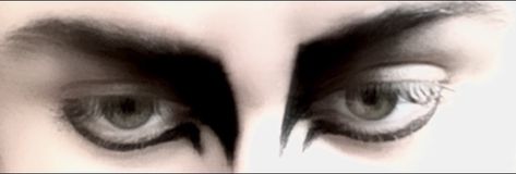 Trad Goth Eyeliner Looks, 80s Goth Makeup Men, Trad Goth Vampire Makeup, Transmasc Goth Makeup, Goth Makeup No Foundation, Tradgoth Makeup Men, Trad Goth Eyebrows, Alt Guy Makeup, Masc Vampire Makeup