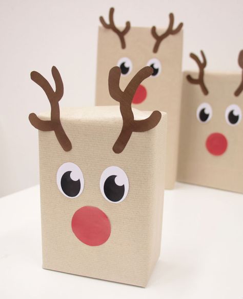 23 Unique Christmas Gift Tags and Wrapping Ideas on Printable Crush.com- so many fun ideas! Unique Christmas Gift Tags, Christmas Wrapping Diy, Brown Paper Bags, Reindeer Craft, Reindeer Gifts, Weihnachten Diy, Cheap Christmas Gifts, Easy Christmas Gifts, Gift Wrap Ideas