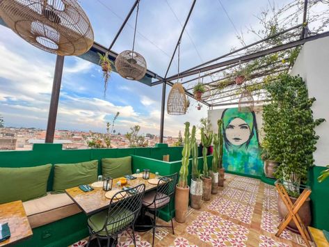 Roof Top Cafe, Africa Travel Beautiful Places, Rooftop Restaurants, Moroccan Restaurant, Rooftop Design, Marrakesh Morocco, Best Rooftop Bars, Modern Restaurant, Vegetarian Restaurant