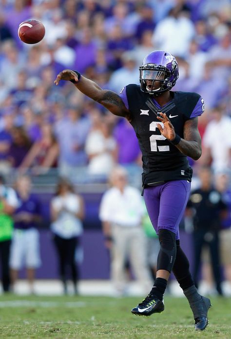 Quarterback Trevone Boykin #2 of the TCU Horned Frogs looks for an open receiver against the Oklahoma Sooners in the second half at Amon G. Carter Stadium on October 4, 2014 in Fort Worth, Texas. Tcu Horned Frogs Football, Tcu Football, College Football Uniforms, Football Aesthetic, Tcu Horned Frogs, Horned Frogs, Football Uniforms, Sports Wallpapers, Oklahoma Sooners