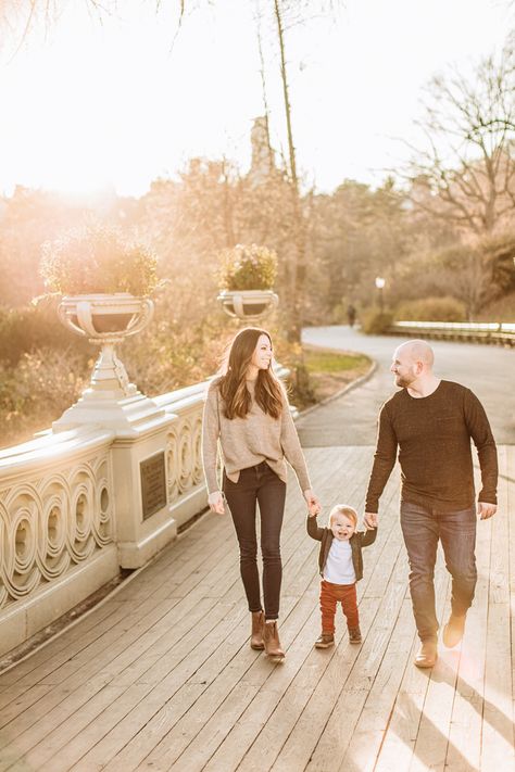 Central Park Family Photos, Family Photos In The Park, Central Park Family Photoshoot, Family Photoshoot Park, Family Photos City, City Family Photoshoot, City Family Photos, Cp Photo, New York City Winter