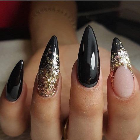 Gold Stiletto Nails, Black And Gold Nails, Ongles Beiges, Silver Nail Designs, Black Nails With Glitter, Nails With Glitter, Silver Nail Art, Long Stiletto Nails, White And Silver Nails