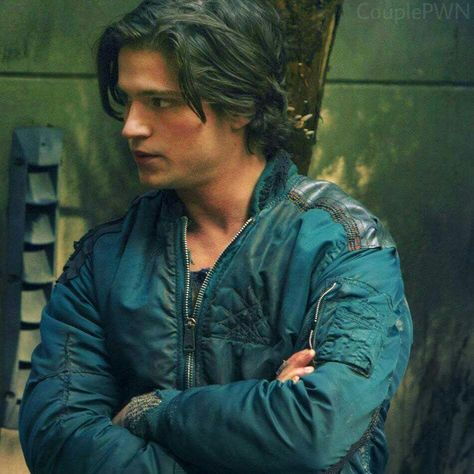 ♡|| The 100, couple 1 Finn The 100, Thomas Mcdonell, Clarke The 100, The 100 Show, Dark Ages, The Hundreds, Dream Guy, My Crush, Matching Icons