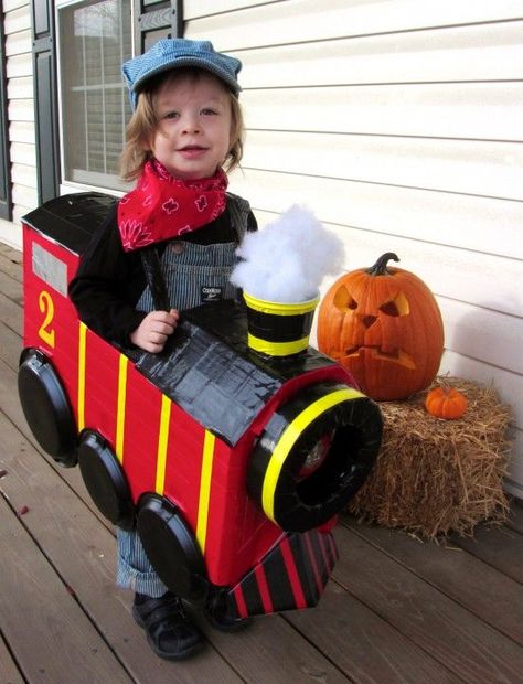 Disfraz infantil de locomotora Thomas The Train Costume, Diy Train, Train Costume, Halloween Train, Halloween Infantil, Homemade Halloween Costumes, Train Party, Homemade Costumes, Train Birthday