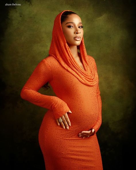 Modest Maternity Outfits, Pregnancy Photoshoot Poses, Adesua Etomi, Pregnancy Outfit, Baby Number 2, Pregnant Lady, Maternity Photography Couples, Dress Ankara, African Print Dress Ankara