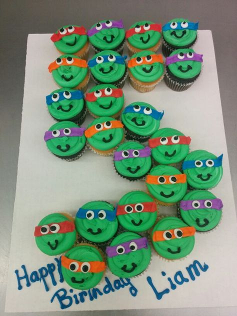 Ninja turtle cupcake cake Ninja Turtle Cupcakes, Turtles Cake, Mutant Ninja Turtles Party, Turtle Cupcakes, Turtle Birthday Parties, Mom Crafts, Tmnt Birthday, Ninja Turtles Birthday Party, Turtle Time