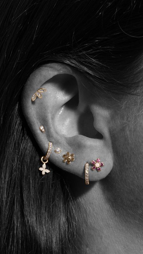 Some stunning floral ear-spiration for an everyday look! flower studs | butterly hoops | diamond hoops | piercing inspo Butterfly Piercing, Piercing Styles, Flower Piercing, Flower And Butterfly, Piercing Inspo, Flower Studs, Piercing Jewelry, Everyday Look, Cute Hairstyles