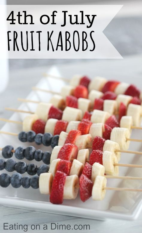 Here is an easy snack for 4th of July Fruit - Try these American flag fruit Kabobs -the kids love them! 4th Of July Fruit, Fruit Kabob, Blue Recipes, Patriotic Recipes, 4th July Food, Eating On A Dime, Vegan Steak, July Desserts, America Party