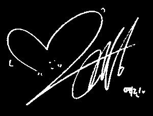 Aesthetic Autograph Ideas, Signature Ideas Kpop Dr, Cute Signature Ideas, Autograph Ideas, Aesthetic Signature, Signature Aesthetic, Army Room Decor, Cool Signatures, Doodle Tattoo