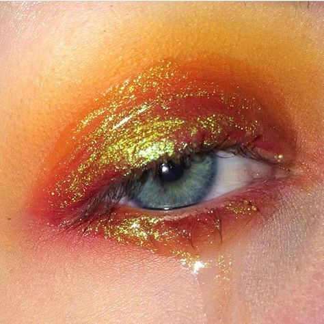 Goldfish wet look 🐟⭐️✨ throwback to my favourite and most successful look! #makeup #mua #glitter #eyemakeuplook #eyeshadow #makeupartist #makeupinspo #makeupaddict #lipgloss #wetlook Funky Makeup, Festival Make Up, Swag Makeup, Smink Inspiration, Cool Makeup Looks, Ethereal Makeup, Dope Makeup, Kesha, Eye Makeup Art