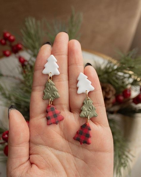 Polymer Clay Items To Sell, Pastel Christmas Clay Earrings, Holly Clay Earrings, Clay Ornament Earrings, Clay Earrings Diy Ideas Christmas, Christmas Tree Earrings Clay, Poly Clay Christmas Earrings, Clay Earrings Holiday, Polymer Clay Xmas Earrings