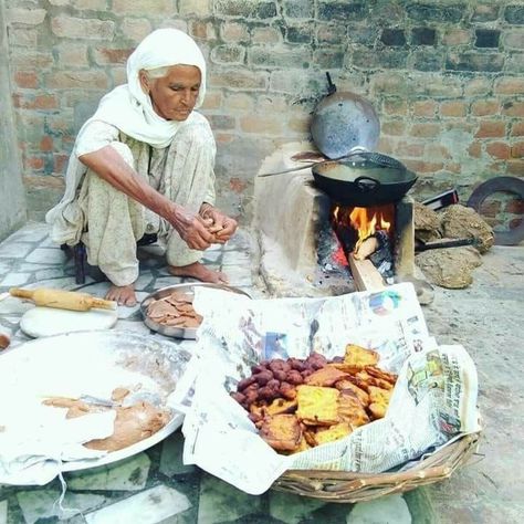 Punjab House, Outfit From Scratch, Escape Room Themes, Punjab Culture, Punjabi Virsa, Routine Work, Mango Dessert Recipes, Village Women, Punjabi Culture