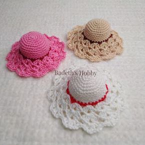 Crochet Sunhat For Barbie Dolls Crochet Barbie Patterns, Crochet Doll Clothes Free Pattern, Crochet Doll Clothes Patterns, Free Barbie, Accessoires Barbie, Crochet Free Patterns, Barbie Knitting Patterns, Barbie Hat, Barbie Dress Pattern