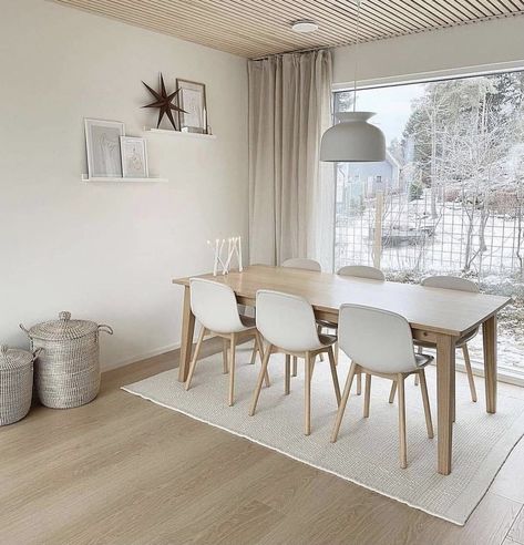 Romantic Dining Room, Dining Table And Chair, Style Dining Table, White Carpet, White Chandelier, Table And Chair, A Log, Dining Room Design, Nordic Style