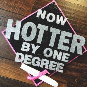 Grad Picture Ideas, Graduation Cap Ideas, High School Graduation Cap, College Graduation Cap Decoration, Grad Hat, Grad Cap Designs, Diy Graduation Cap, College Graduation Pictures, Grad Caps