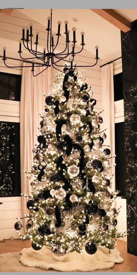 Black Grey And Gold Christmas Tree, Christmas Black Decor Ideas, Black And Silver Christmas Tree Ornaments, Black Bulb Christmas Tree, Black Themed Christmas Tree Ideas, Black Neutral Christmas Tree, Christmas Tree Inspiration Black And White, Christmas Tree Decorations Black White, Black Decorations Christmas Tree