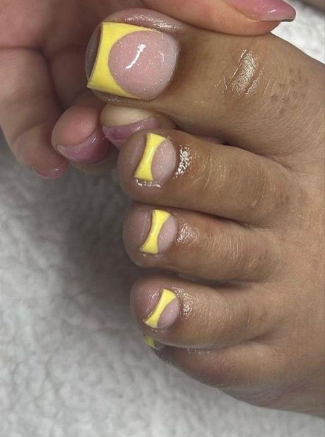 @fwurbie ʚɞ Yellow Toes, Easy Toe Nail Art, Toe Nail Art Designs, Yellow Toe Nails, Nail Art Designs For Beginners, Simple Toe Nails, Inspo Hair, Acrylic Toe Nails, Acrylic Toes