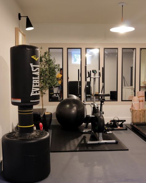 Basement Gym Wall Ideas, Small Home Gym Aesthetic, Basement Weight Room, Diy Basement Gym, Gym Basement Ideas, House Gym Room, Basement Exercise Room, At Home Gym Room, Basement Gym And Family Room