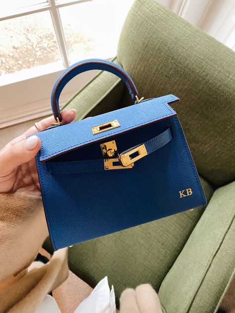 mini kelly bag look alike Lily And Bean, Mini Kelly Bag, Mini Designer Bags, Carrie Bradshaw Lied, Cute Mini Bags, Mini Kelly, Fashion Courses, Hermes Kelly Bag, Blue Handbags