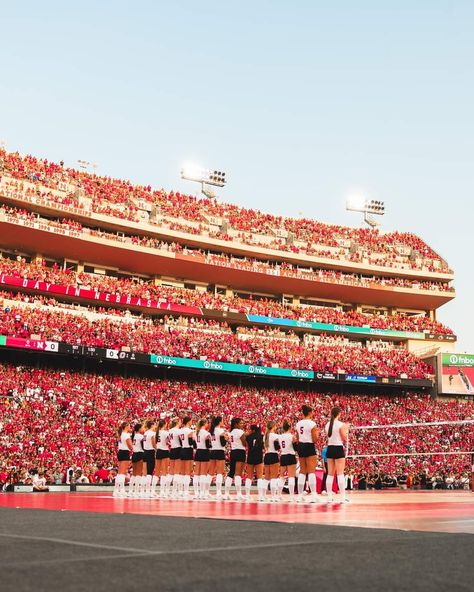 Volleyball Asthetic Picture, Ohio State Volleyball, Volleyball Phone Wallpaper, Nebraska Volleyball Wallpaper, Nebraska Volleyball Aesthetic, Libero Aesthetic, Club Volleyball Aesthetic, College Volleyball Aesthetic, Volleyball Nebraska